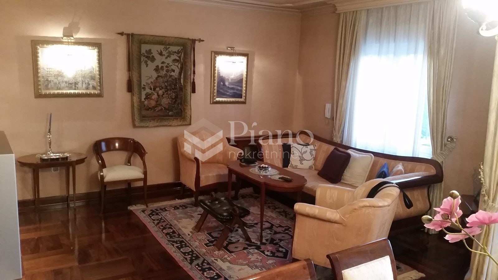 LUX NAMJEŠTEN DVOSOBAN STAN, PREKO MORAČE