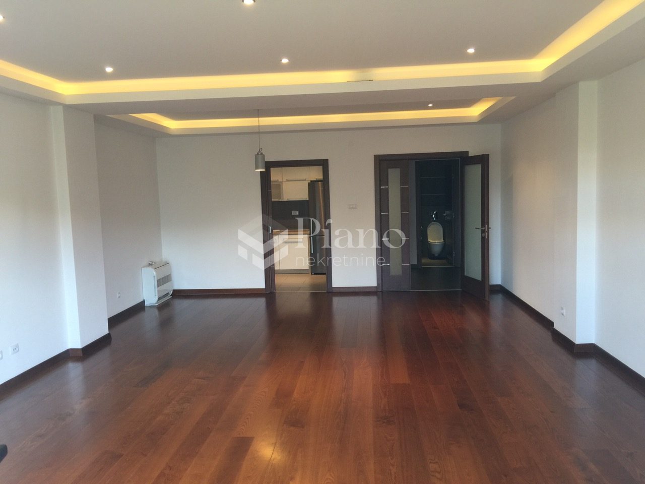 LUX TROSOBAN POLUNAMJEŠTEN STAN 