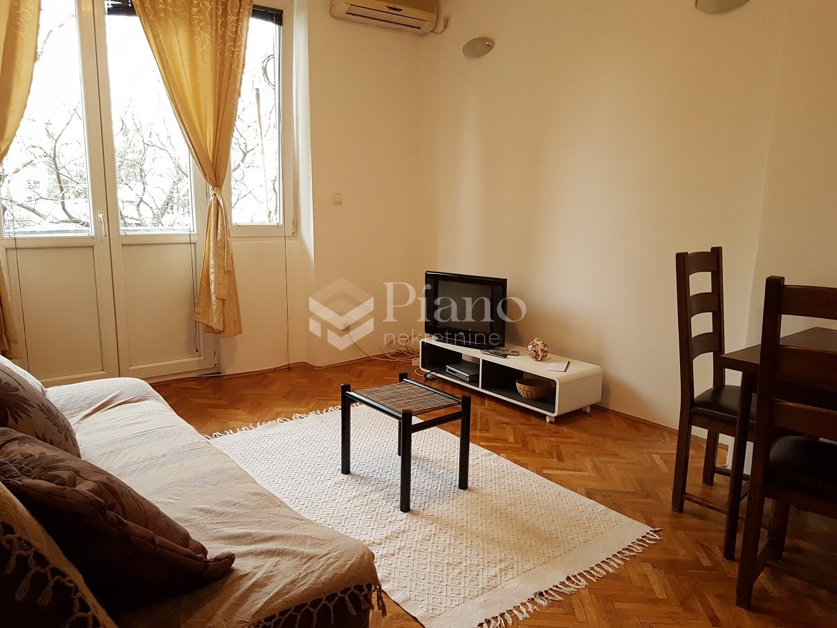 Furnished studio apartment Preko Morace