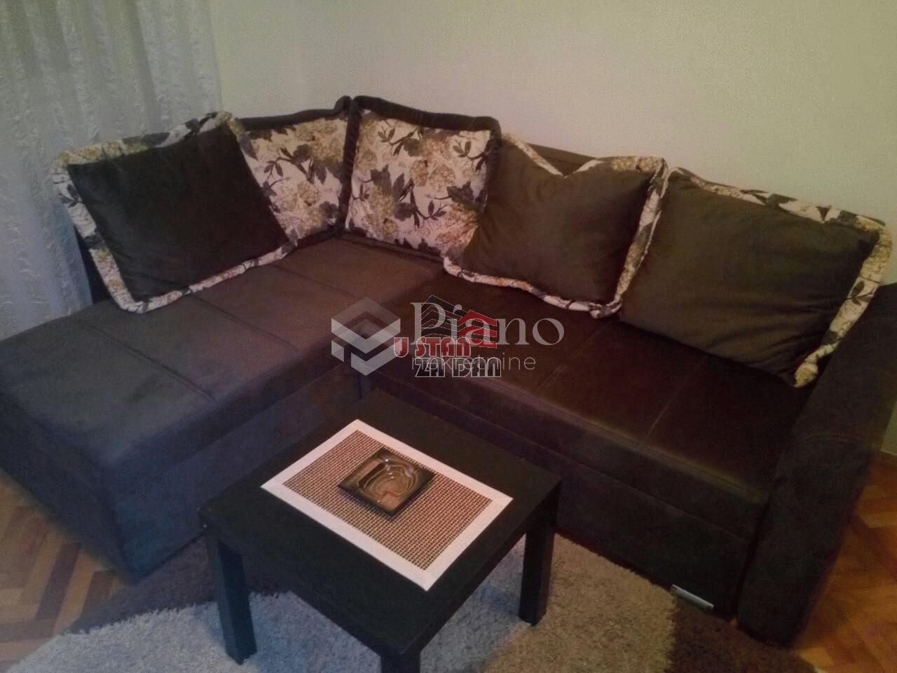 Namješten jednosoban stan u zgradi Američkog centra