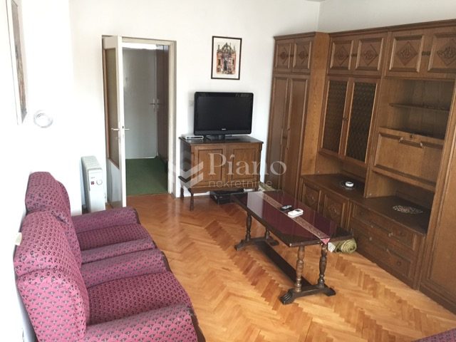 Dvosoban namješten stan Preko Morače