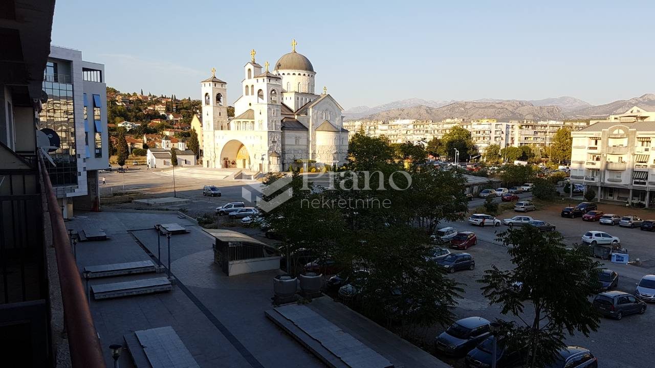 Dvosoban namješten stan Preko Morače