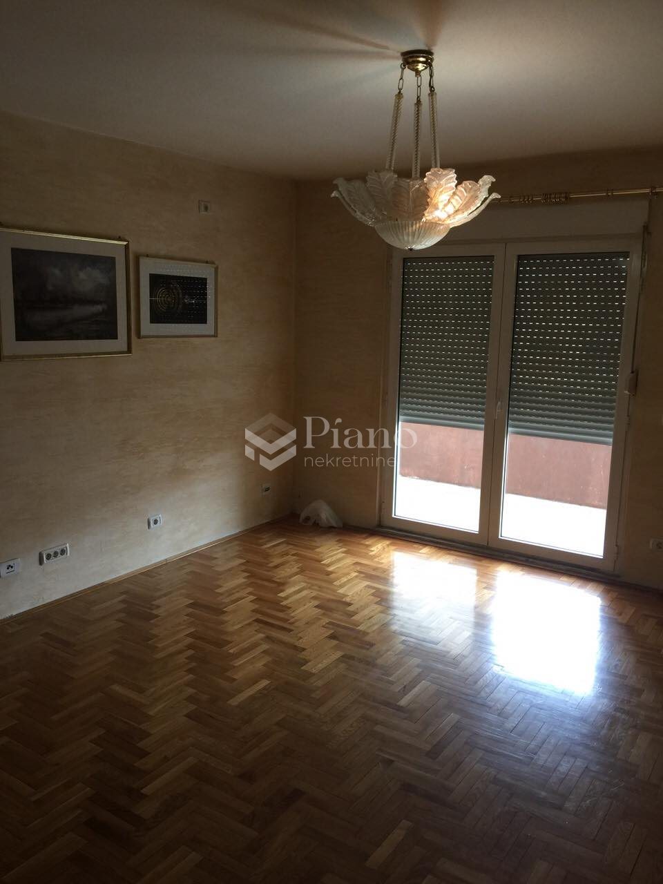 Jednosoban polunamješten stan kod Gimnazije