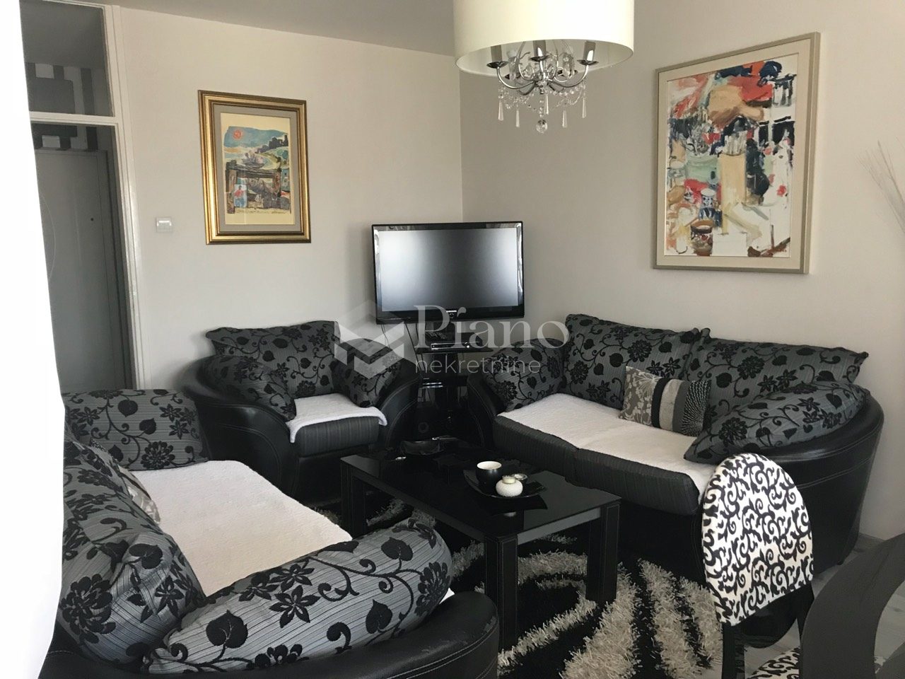 Dvosoban lux namješten stan Preko Morače