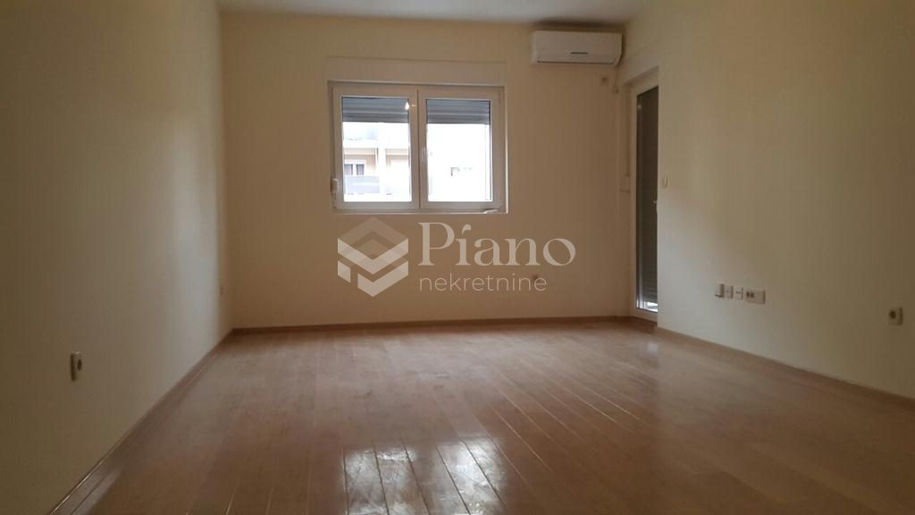 Jednosoban nenamješten stan u City kvartu