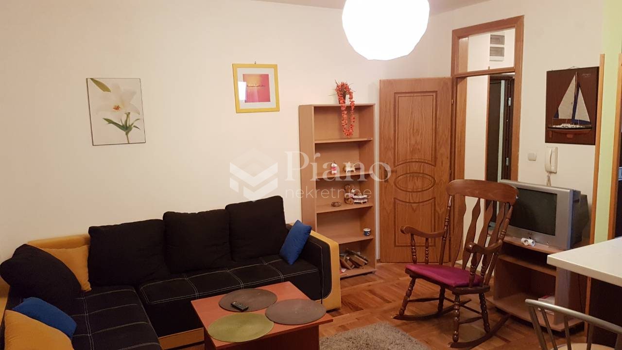 Manji jednosoban namješten stan kod hotela Ambasador