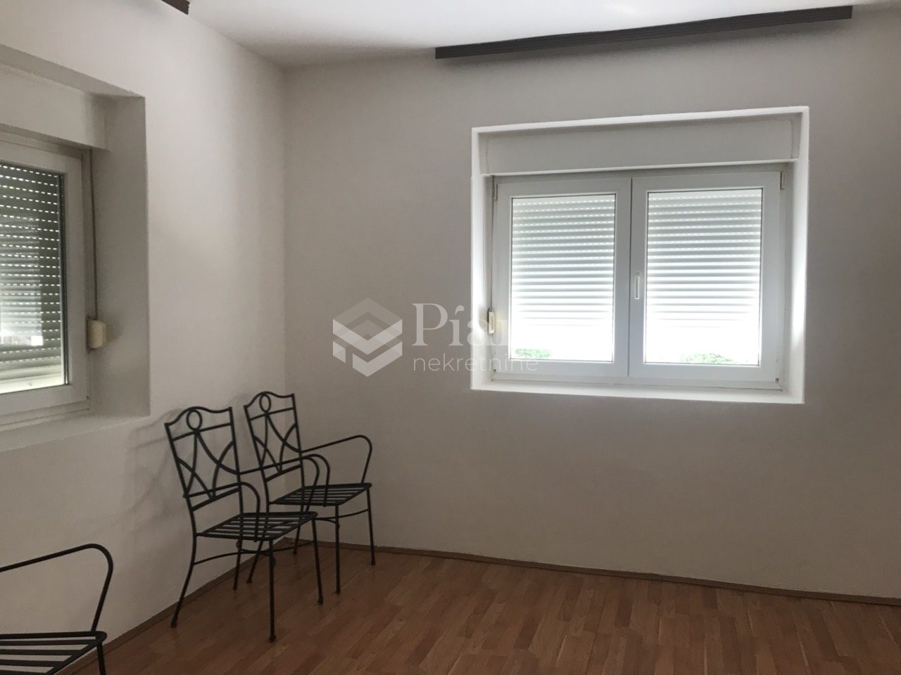 Unfurnished three-bedroom apartment Vezirov most