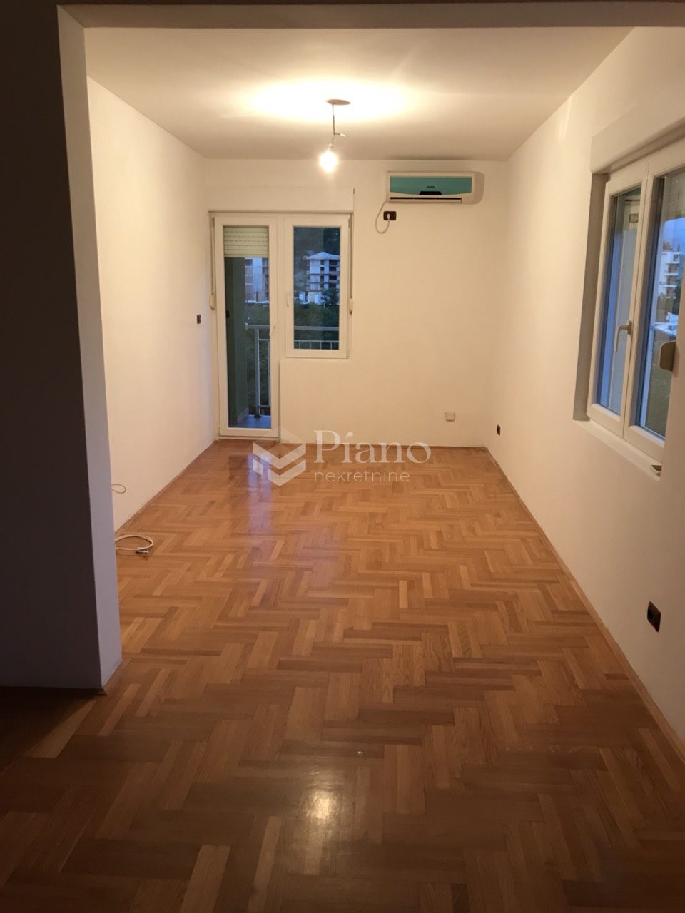 Unfurnished one-bedroom apartment in Zabjelo