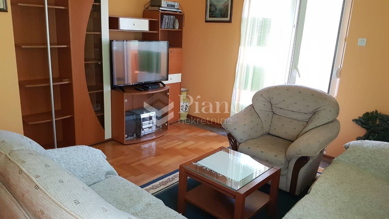One bedroom furnished apartment Pobrezje