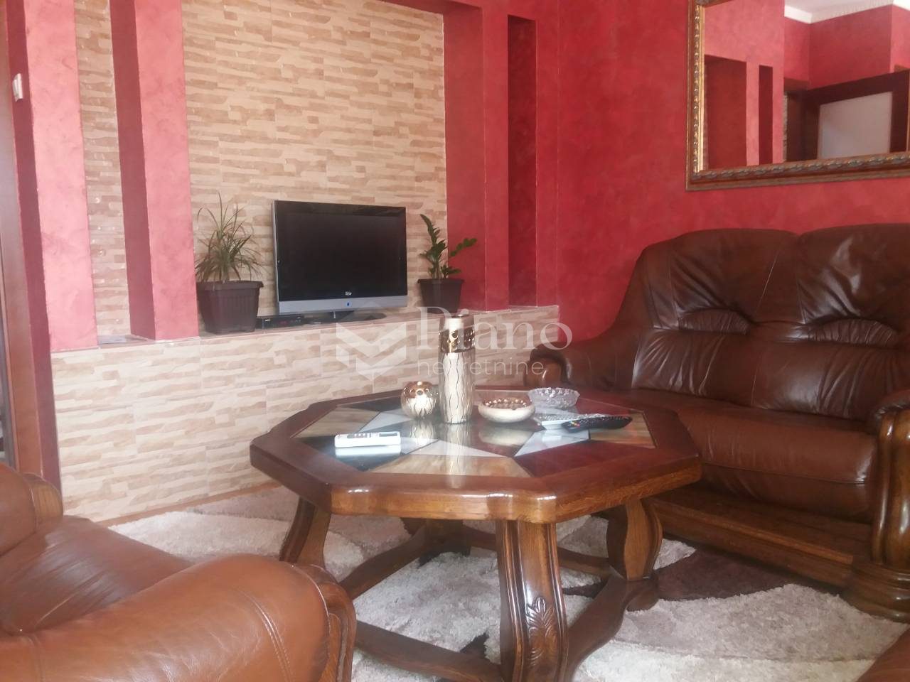 Furnished lux one-bedroom apartment in Blok 9