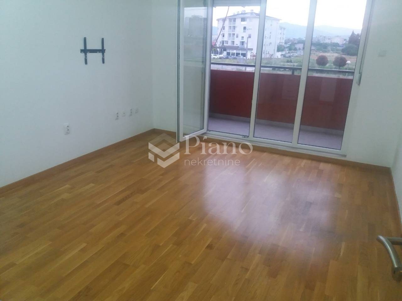 Unfurnished studio apartment in Tuški put