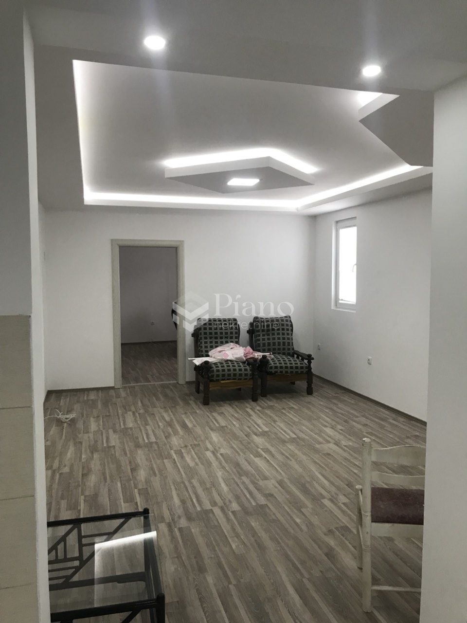 Unfurnished one-bedroom apartment in Tološi