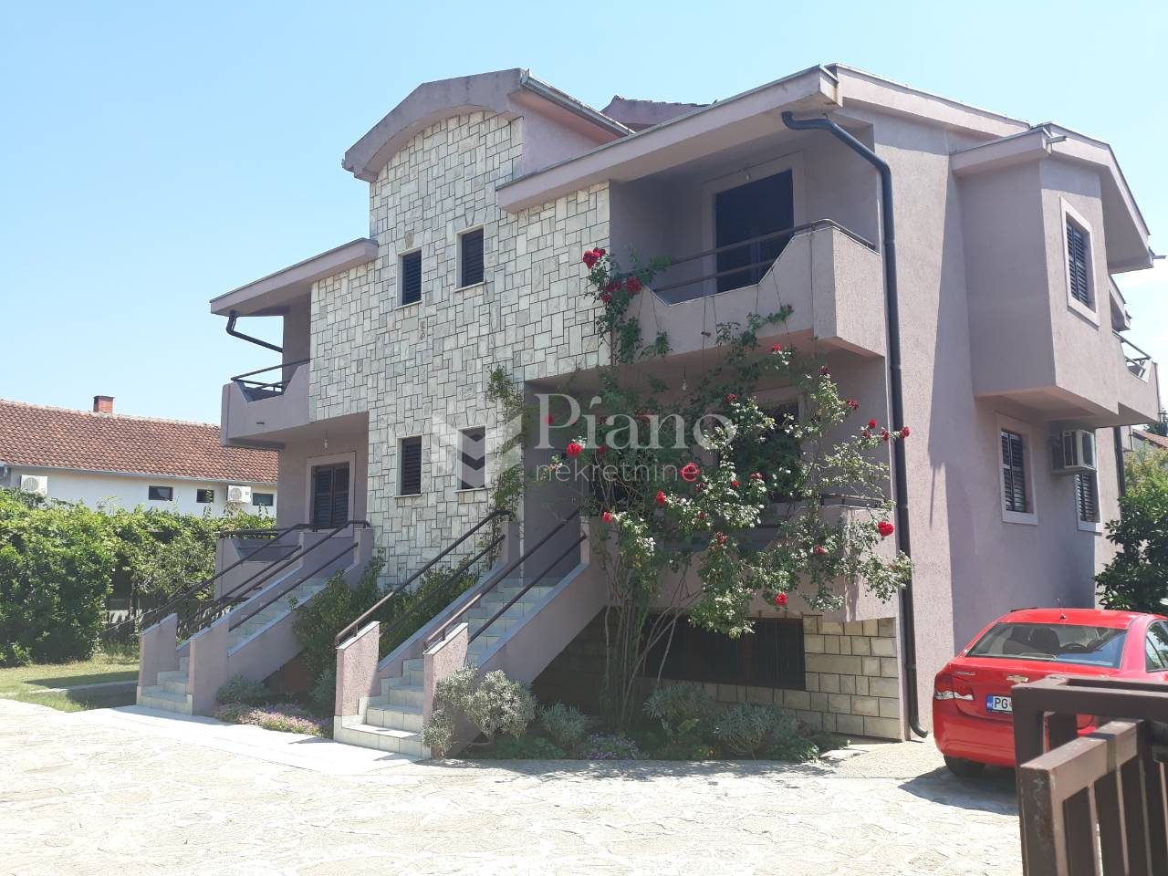 Unfurnished three-bedrooms apartment in Tološi
