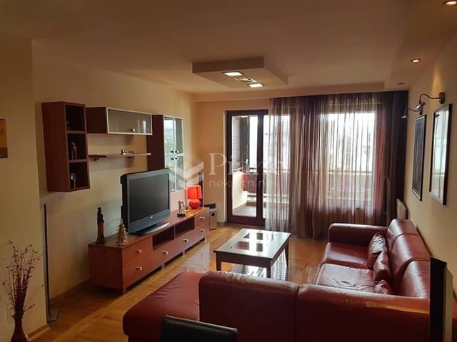 Furnished two-bedrooms apartment in city center