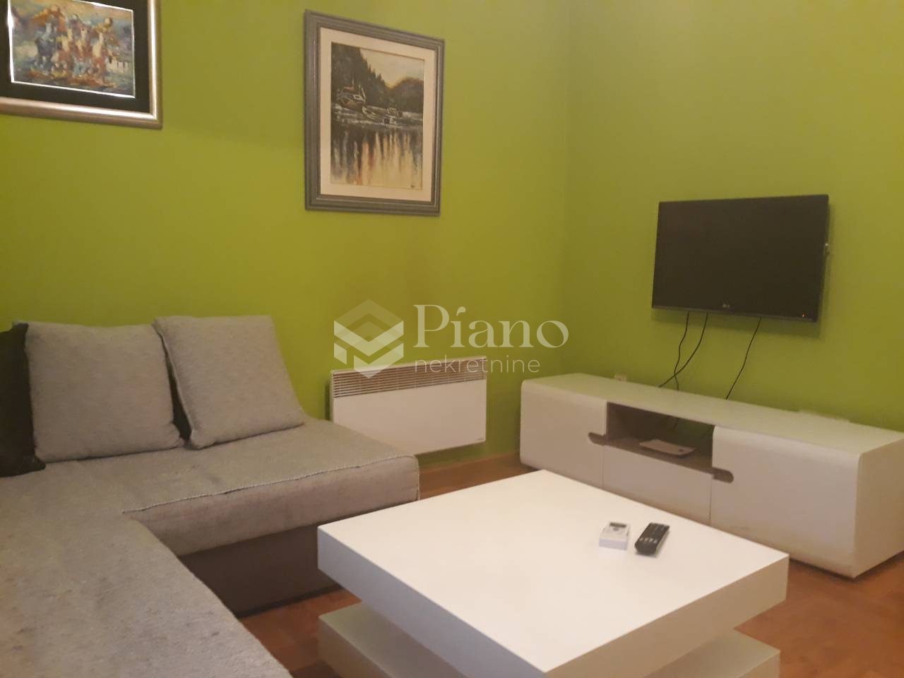 Furnished two-bedrooms apartment near train station