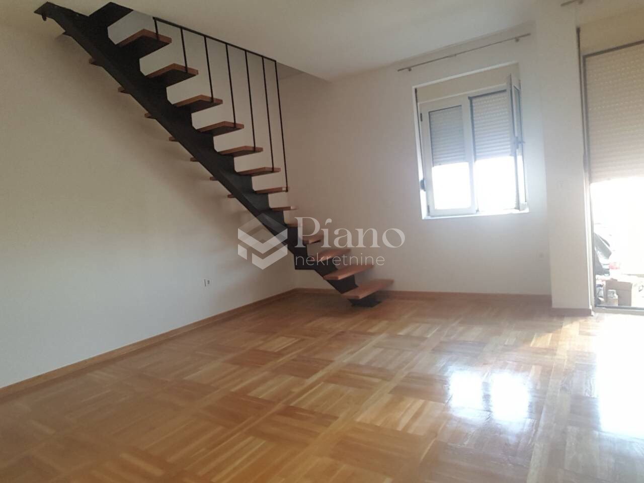 Unfurnished three-bedrooms apartment in Zabjelo