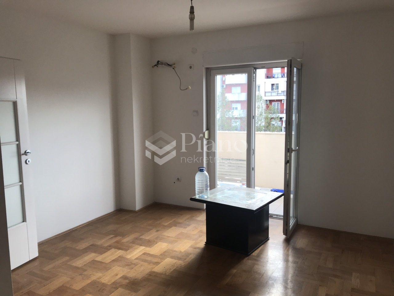 Unfurnished one-bedroom apartment in Zabjelo