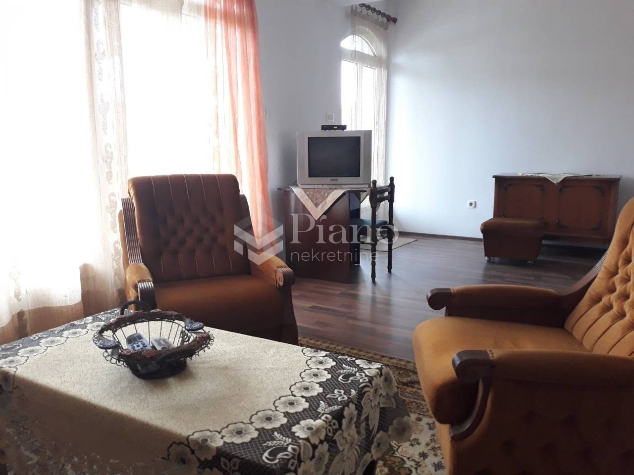 Furnished one-bedroom apartment in Tološi