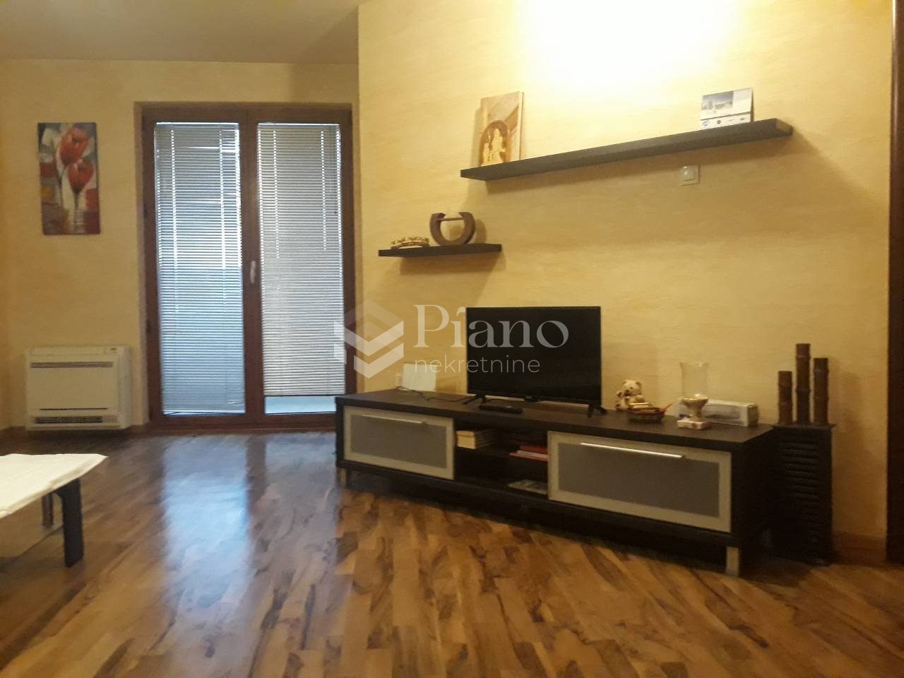 One bedroom furnished apartment Preko Morace