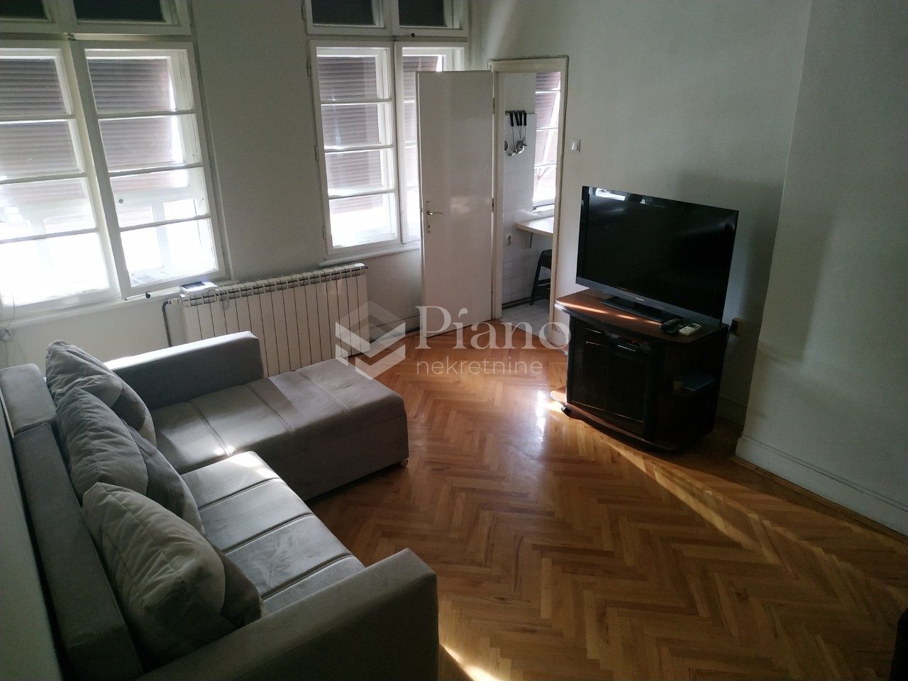 Dvosoban namješten stan Preko Morače