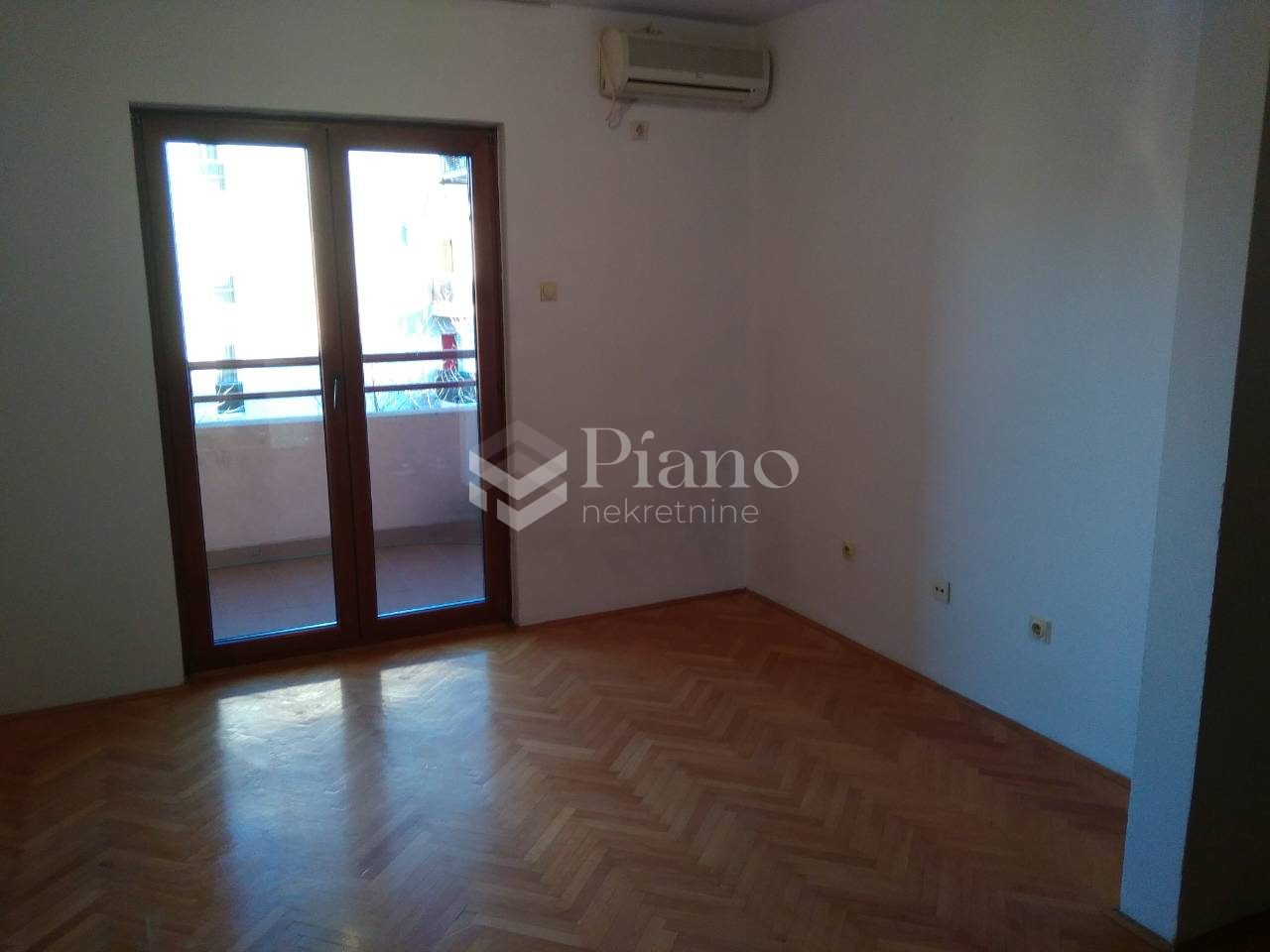 One bedroom unfurnished apartment near Most gallery