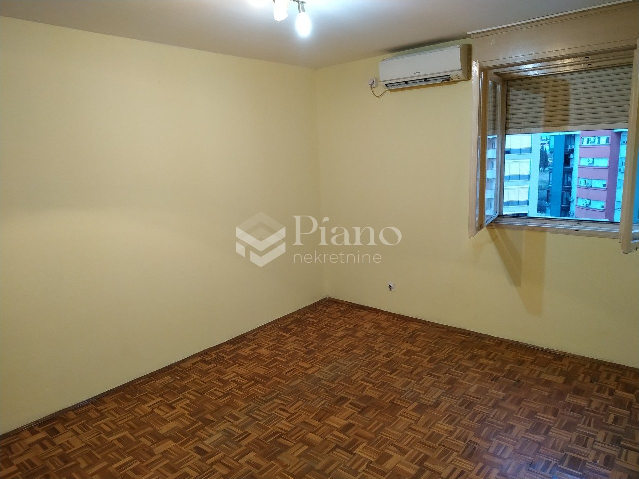 Unfurnished two-bedrooms apartment Preko Morače