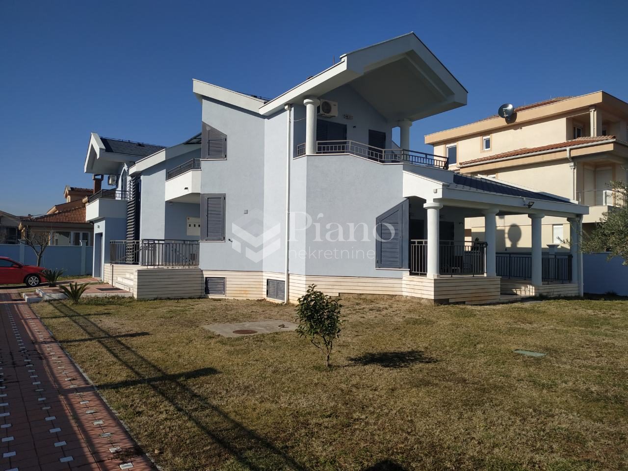 Nenamještena lux kuća na Zabjelu