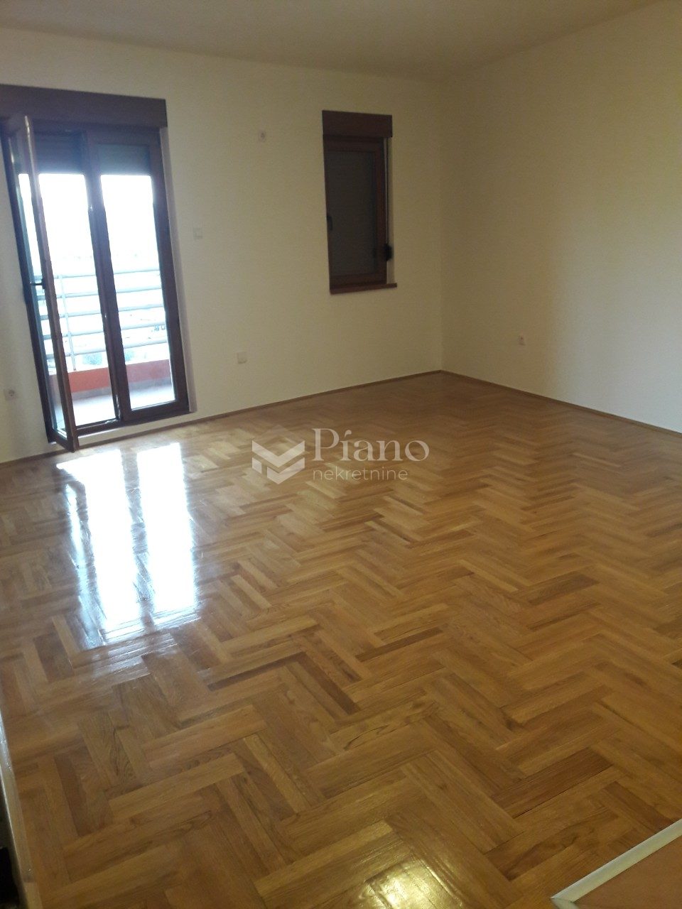 Unfurnished one-bedroom apartment in Zabjelo