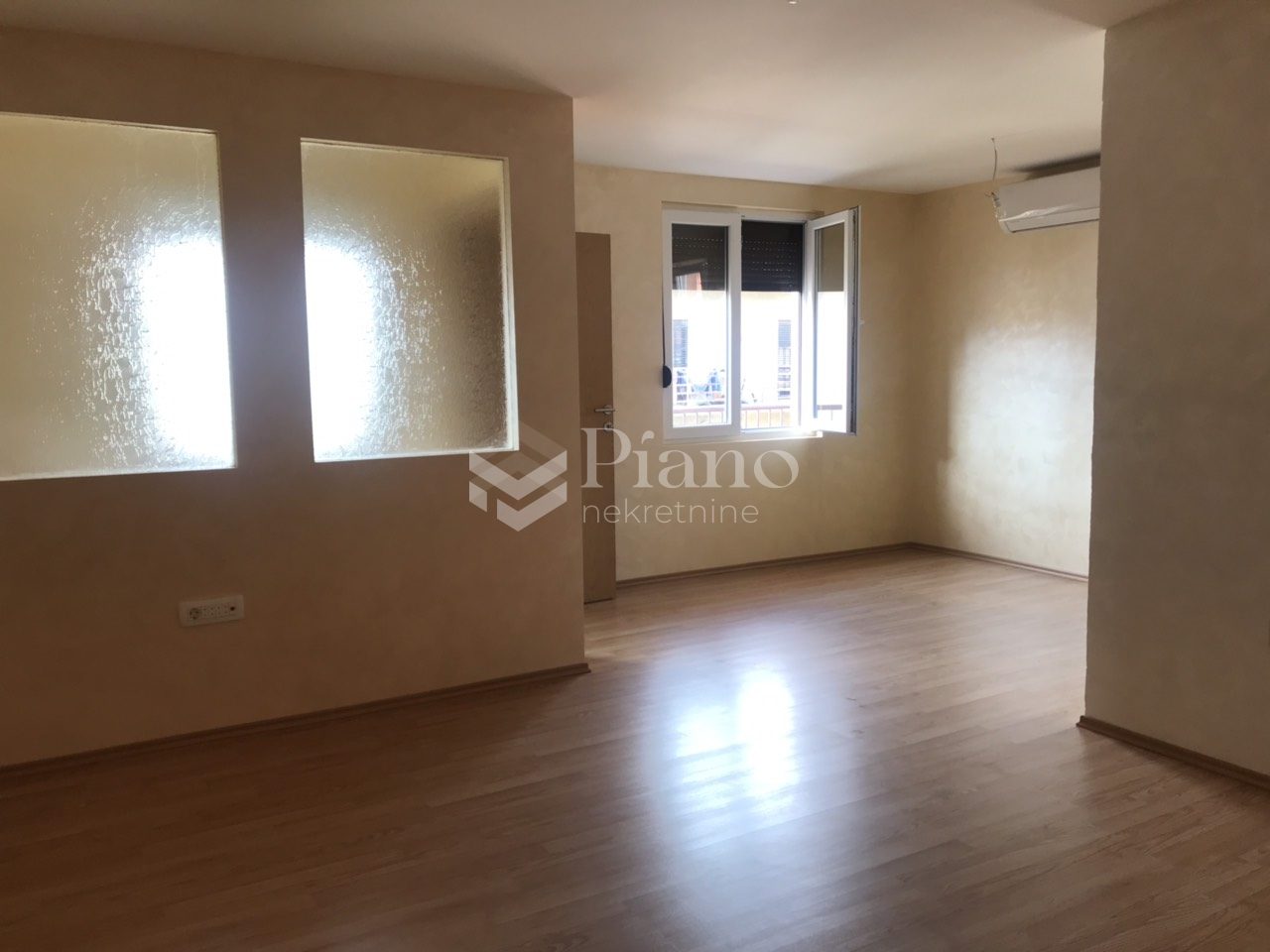 Unfurnished office space in Stari Aerodrom