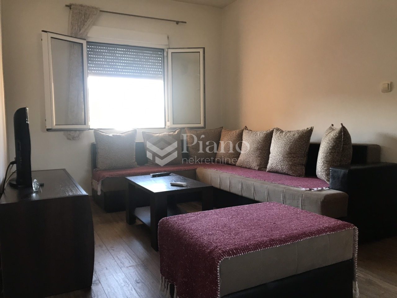 Namješten dvosoban stan u kući u Bloku 6