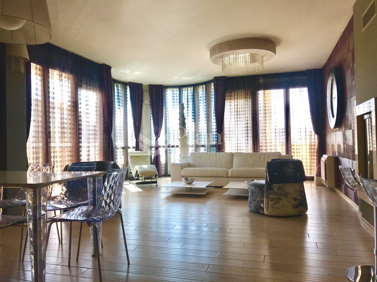 Lux furnished three-room bedroom near of temple