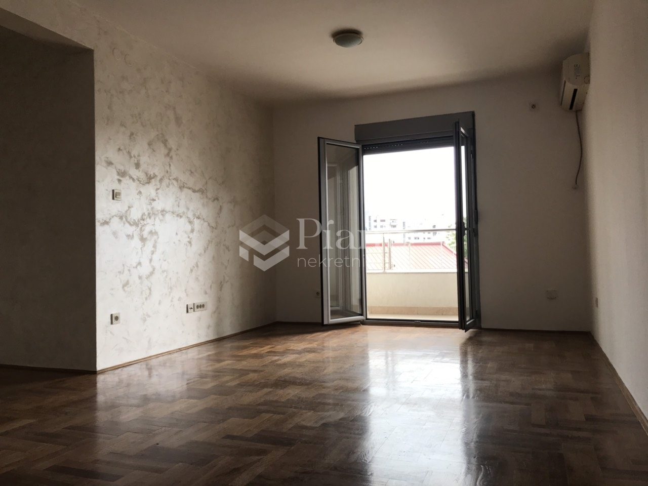 Unfurnished two bedroom apartment on Zabjelo