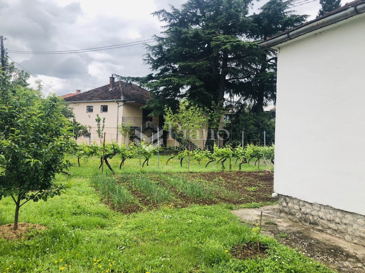 Unfurnished studio apartment in house in Zagoric