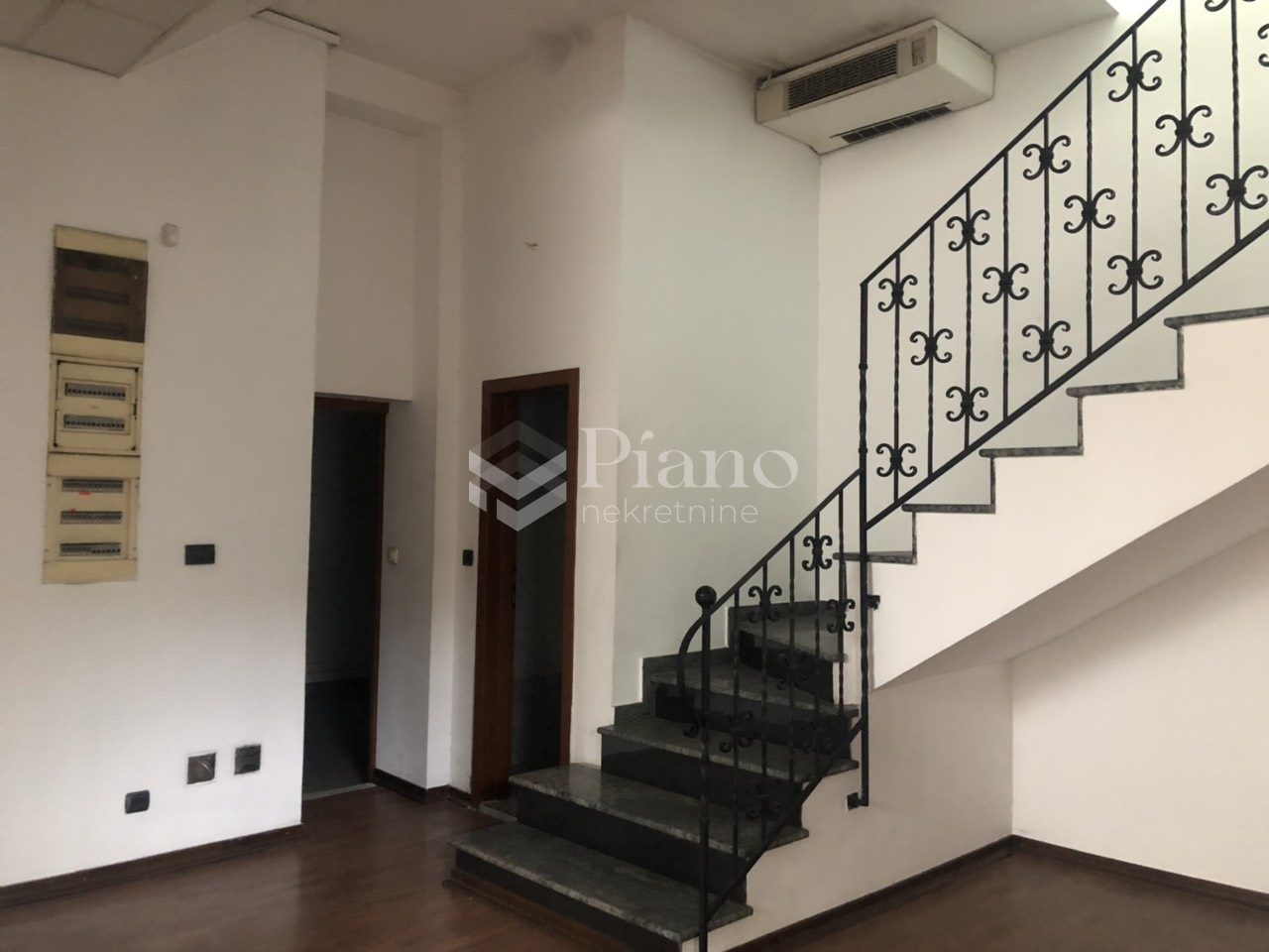 Unfurnished office space Preko Morace