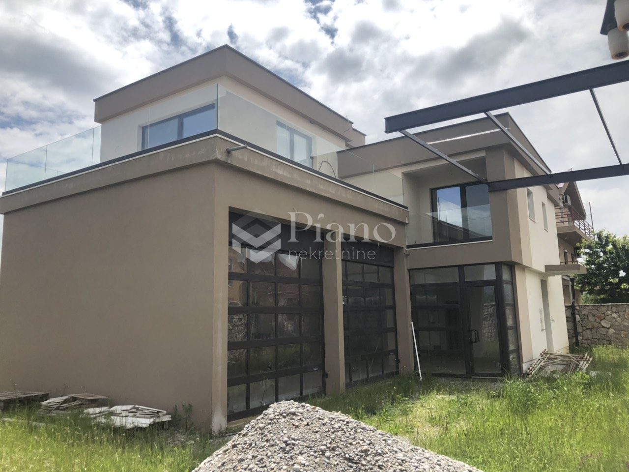 residential business building in Gornja Gorica