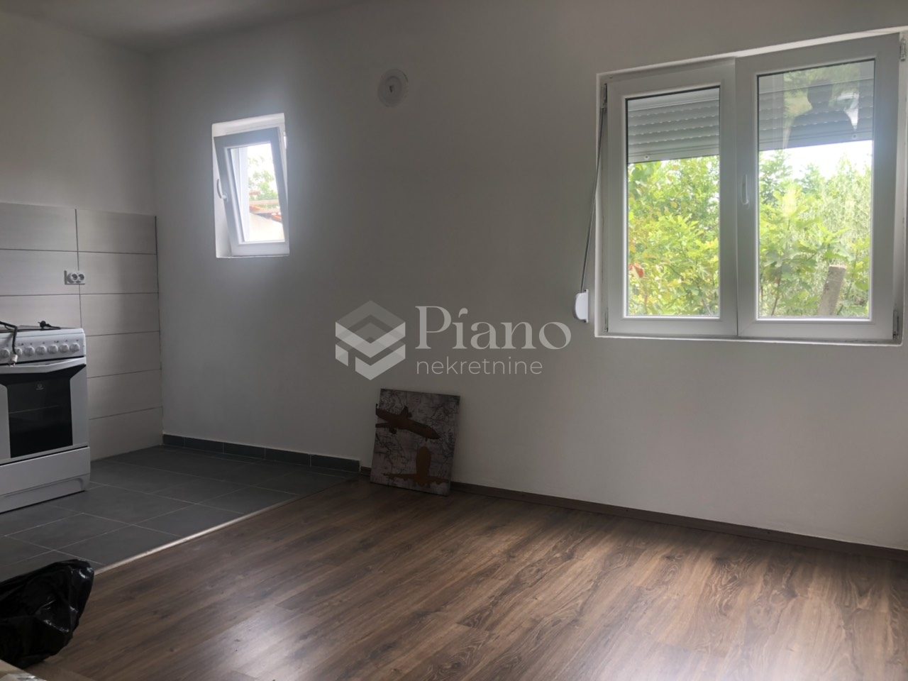 Unfurnished one bedroom apartment in house on Zabjelo