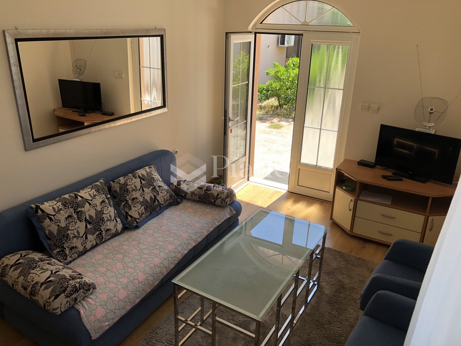 Furnished smaller house on Stari Aerodrom