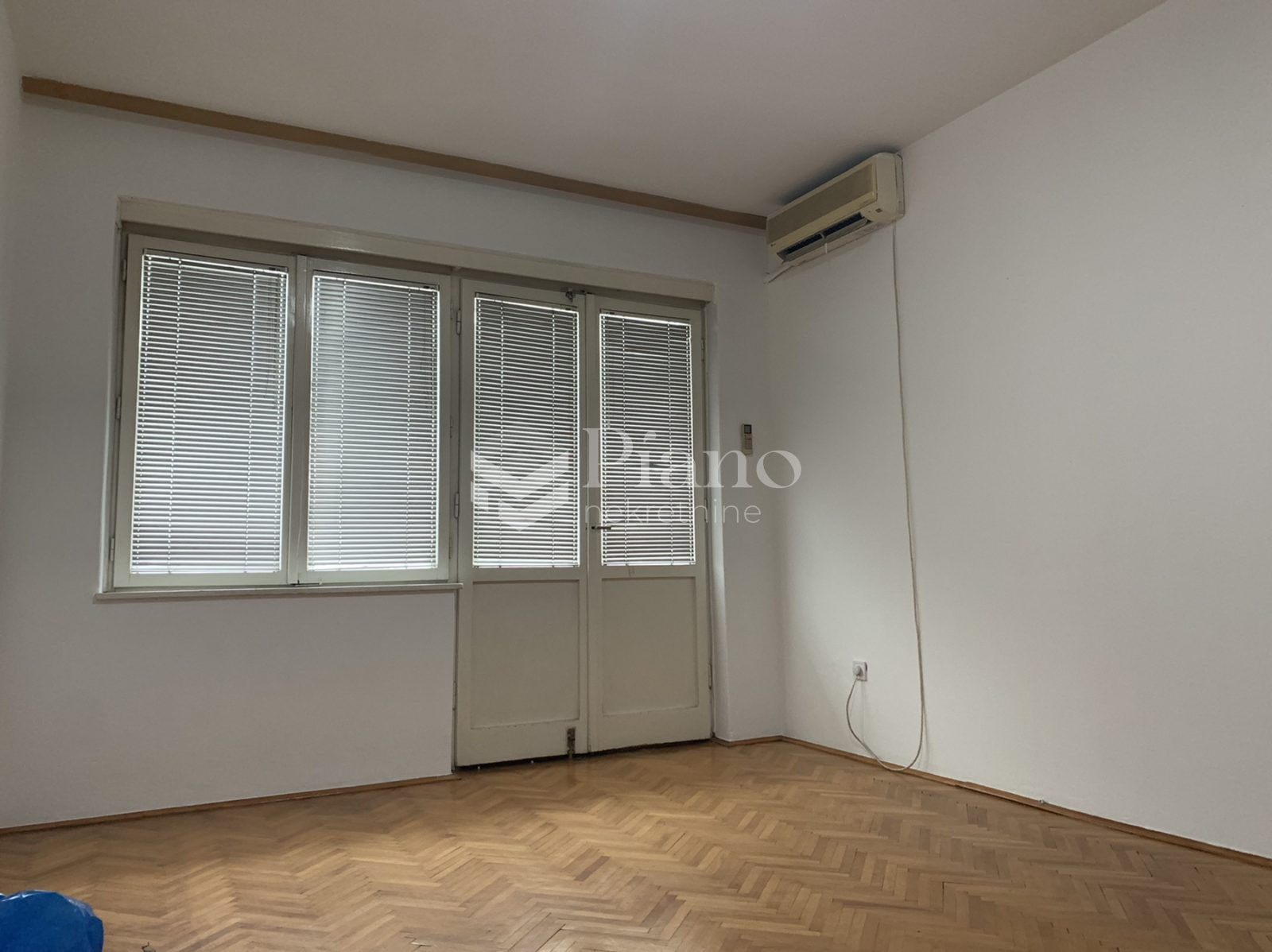 Unfurnished one bedroom next to gas station