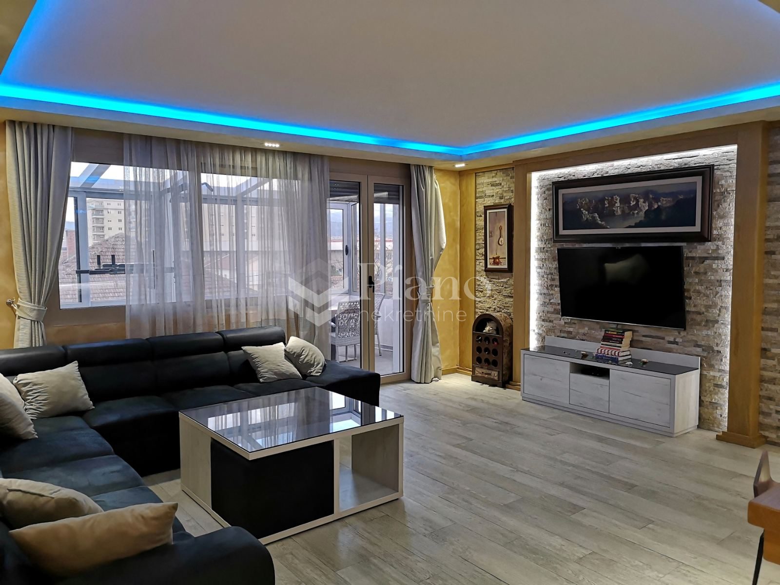 Namješten trosoban duplex stan, Zabjelo