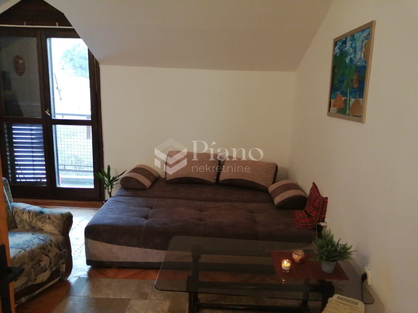 Namještena garsonjera na Malom brdu