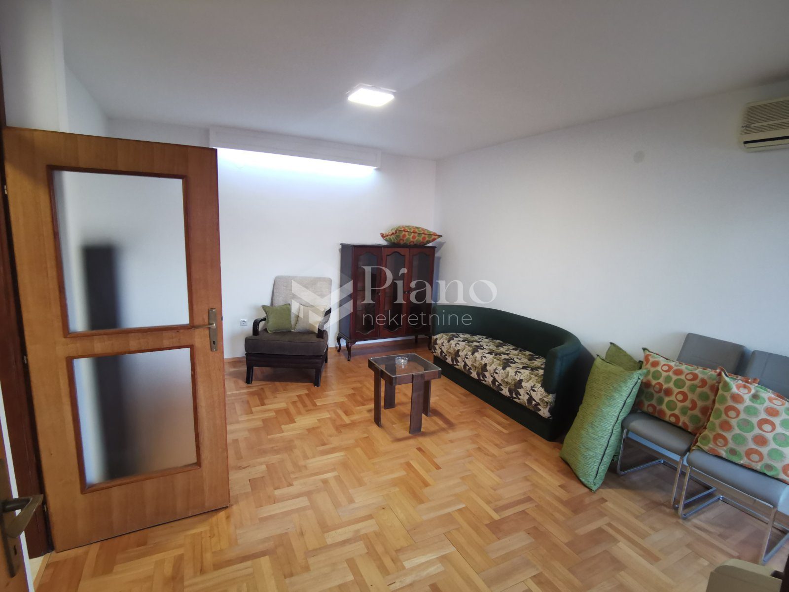 Polunamješten jednosoban stan u Bloku 6