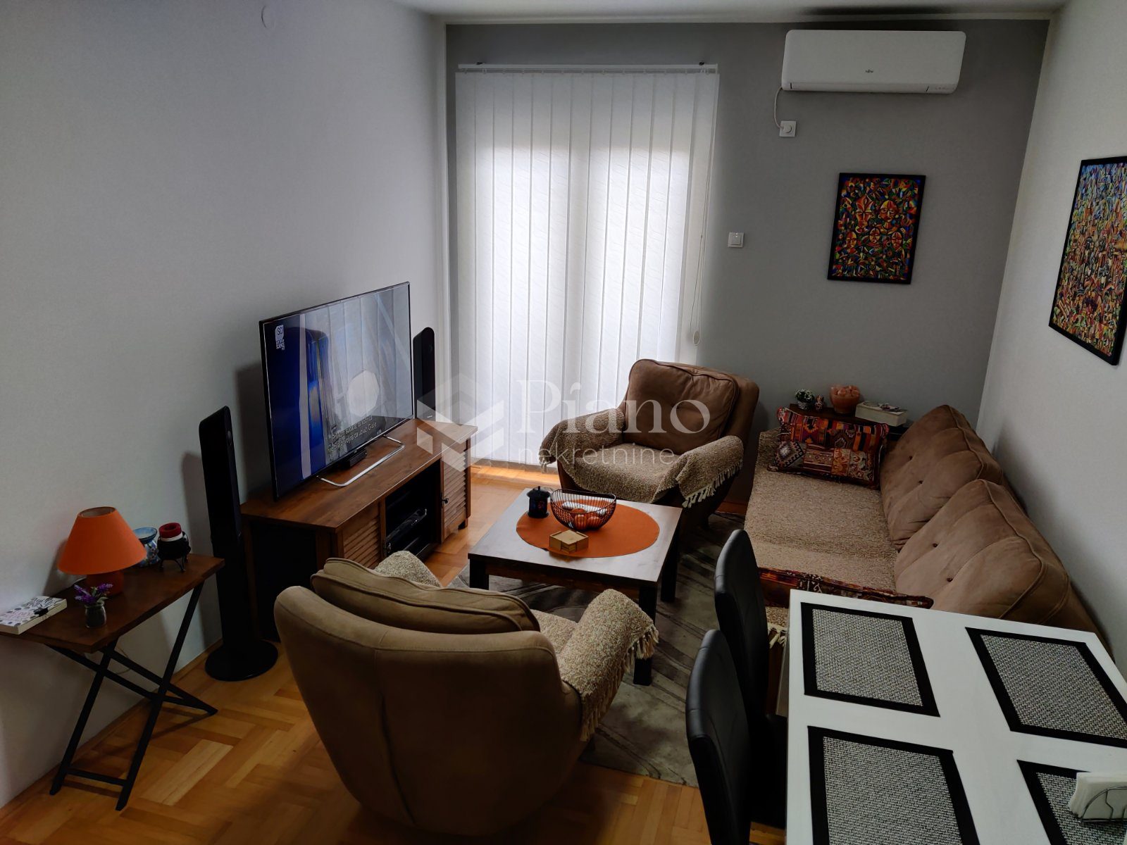 Namješten dvosoban stan na Tuškom putu