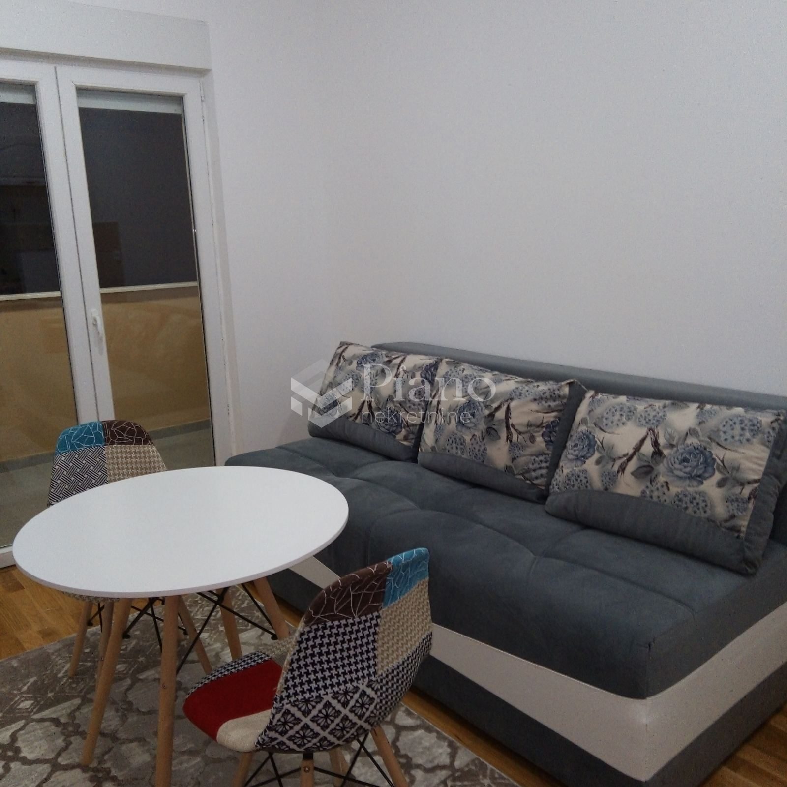 Namještena garsonjera na Tuškom putu