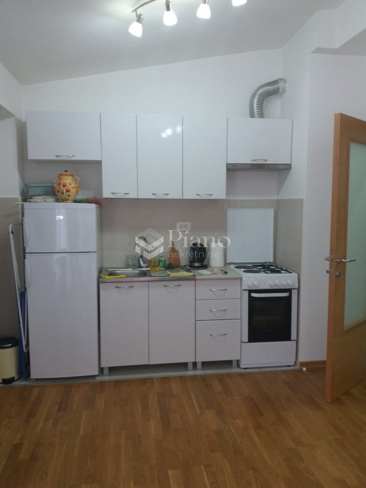 Namještena garsonjera na Pobrežju