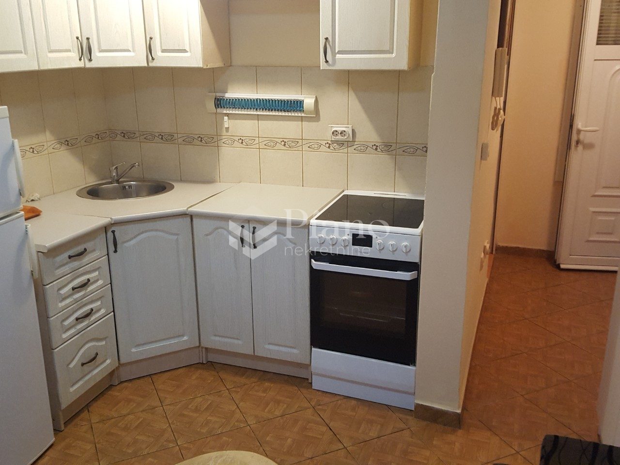 Namještena garsonjera u Dalmatinskoj ulici