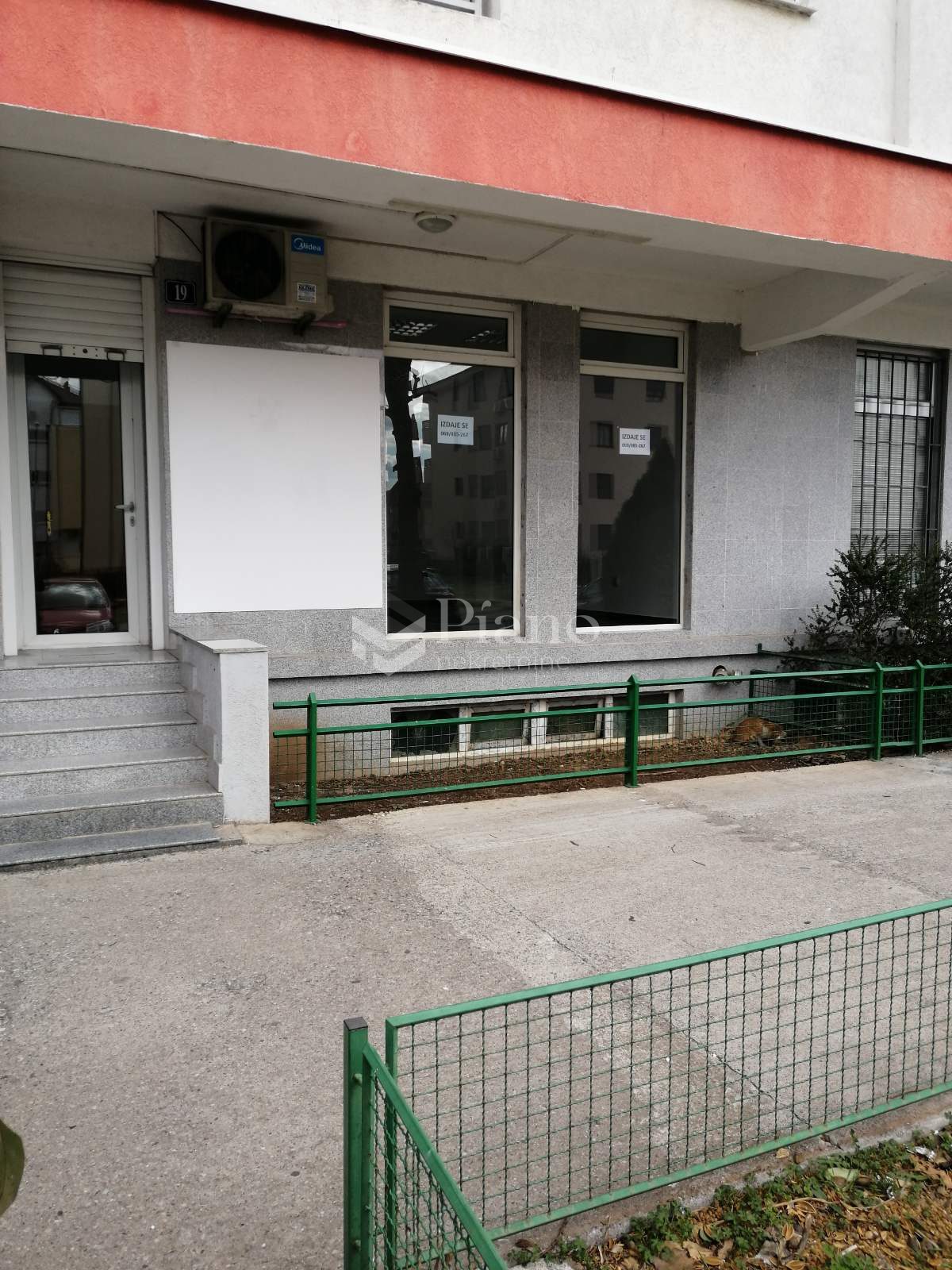 Nenamješten poslovni prostor u Bloku 9