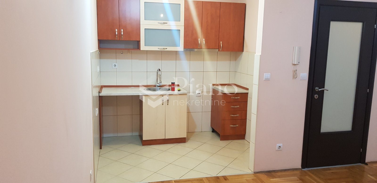 Nenamješten jednosoban stan na Zabjelu