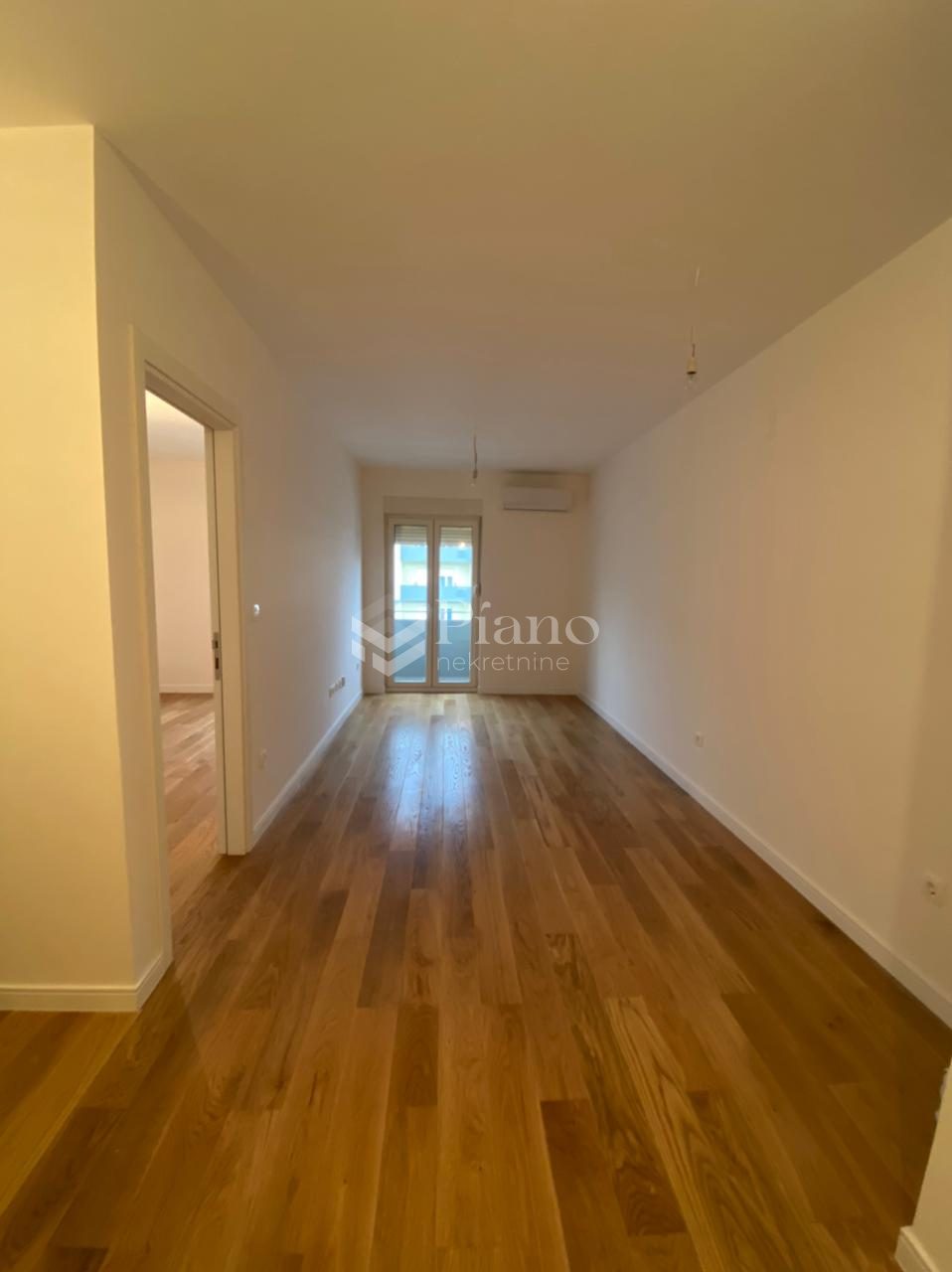 Nenamješten jednosoban stan, Central Point