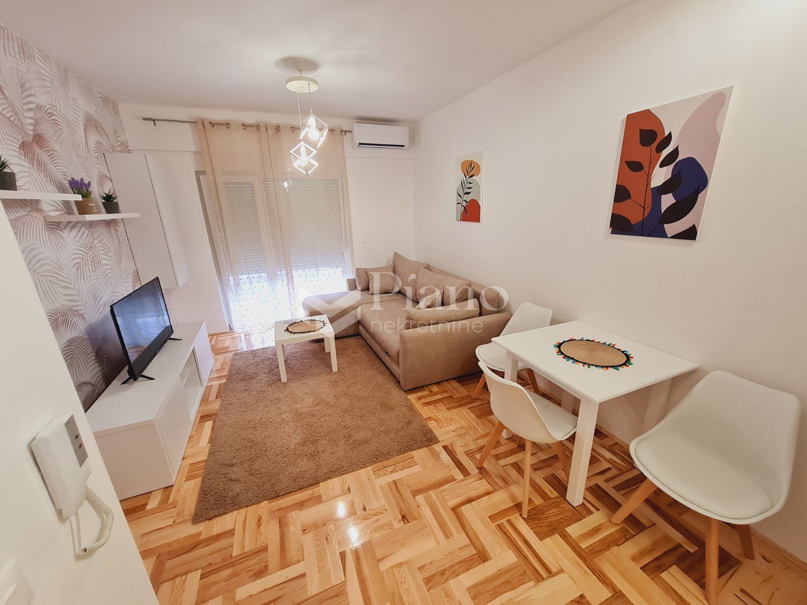 Namještena garsonjera, Ljubović