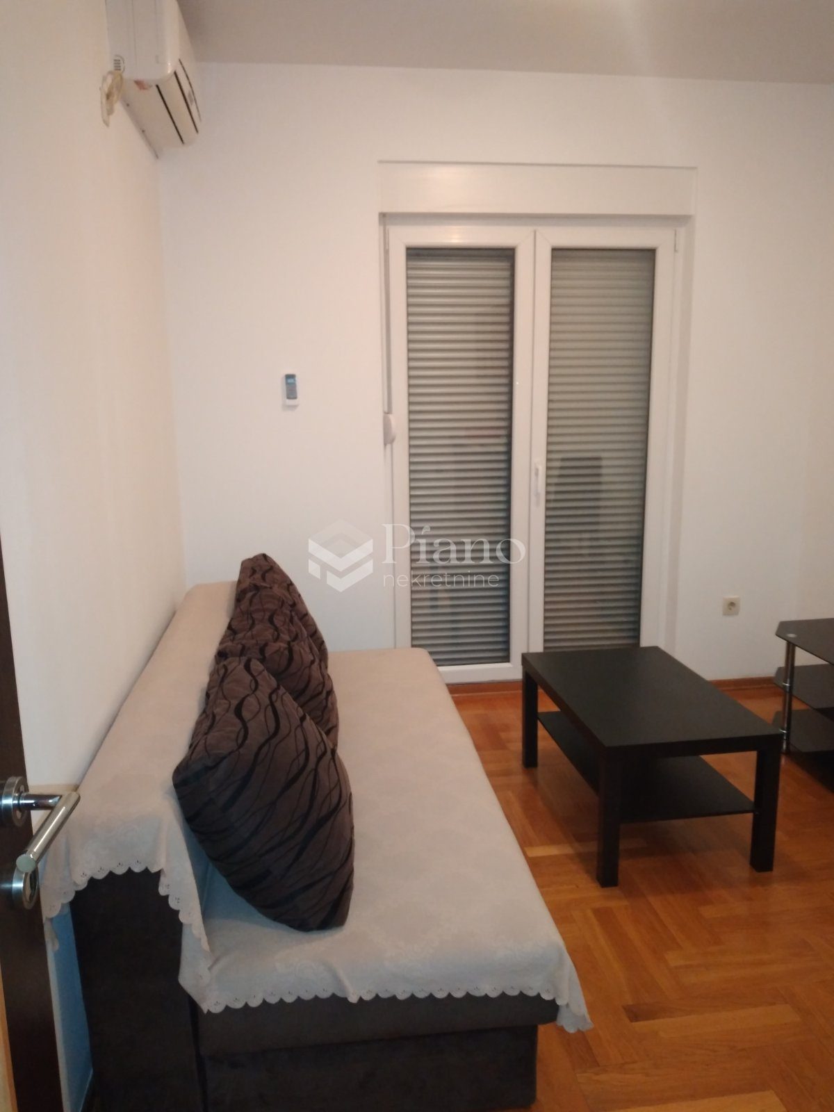 Namješten jednosoban stan na Pobrežju